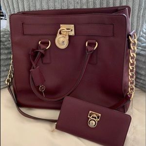 WANTED MICHAEL KORS HAMILTON MERLOT WALLET & PURSE
